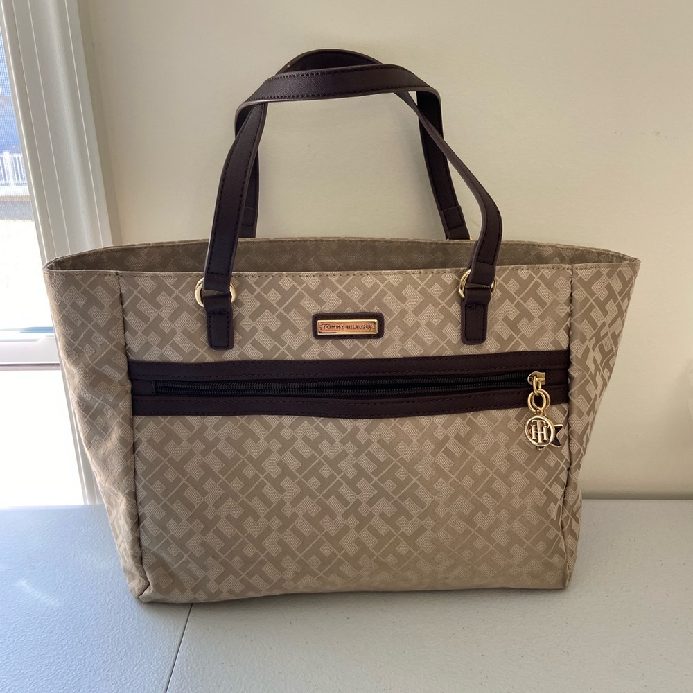EUC Tommy Hilfiger women’s brown tan gold hardware zip shoulder tote bag purse